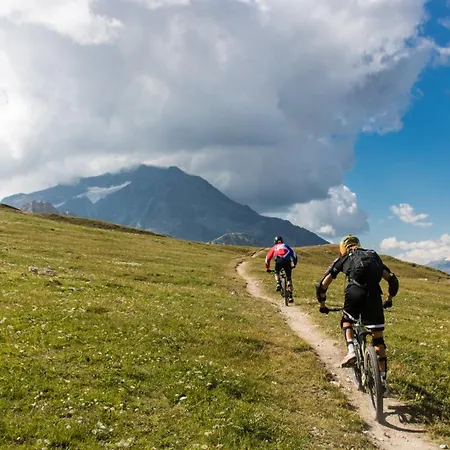 Lovatière Convivial Vue Montagne Hébergement de vacances
